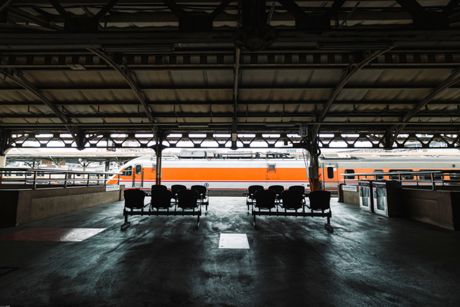 端午連假疏運啟動，雙鐵加開班次、國道客運推6折優惠。（示意圖，shutterstock／達志）