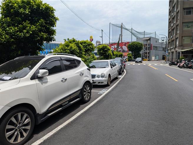 新庄区福营路夹单宣导。（新北市交通局提供）