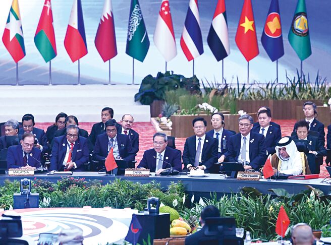 中国、东协与海合会27日在马来西亚吉隆坡召开首届高峰会，中方由国务院总理李强出席。图／新华社