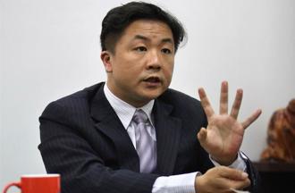 被呂秋遠點名聯手生母造謠 黑心律師反嗆：你該擔心的是可能要坐牢