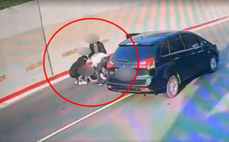 詐團「黑吃黑」街頭搶300萬！驚悚畫面曝光