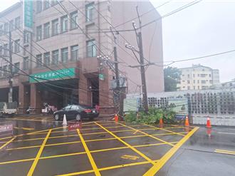 復電了！台中工地下陷釀2電桿倒塌 大里689戶全復電