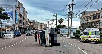 台中救護車遭對向轎車猛撞側翻　4人受傷送醫