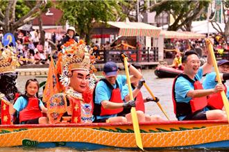 桃園龍潭龍舟賽開跑 首見Q版神將「關平周倉戰千順」吸睛