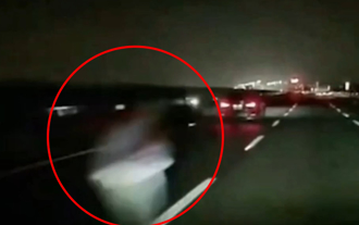 雨衣男夜闖國道遭撞輾亡 驚悚視角曝光！駕駛嚇：那是人嗎？