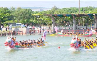 新竹縣長盃龍舟賽開划 49隊同場競技 慕獅女孩熱舞助陣