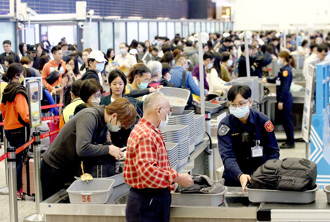 出國安檢不卡卡！內政部揭6要點：2電子產品需放置物盒