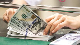 關稅戰新變數》川普稅不安 美股美元歡呼