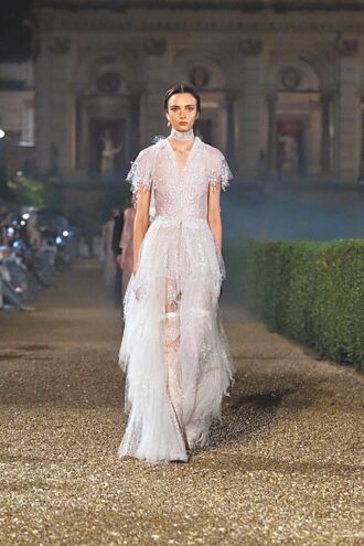 韩韶禧蕾丝洋装飘仙气