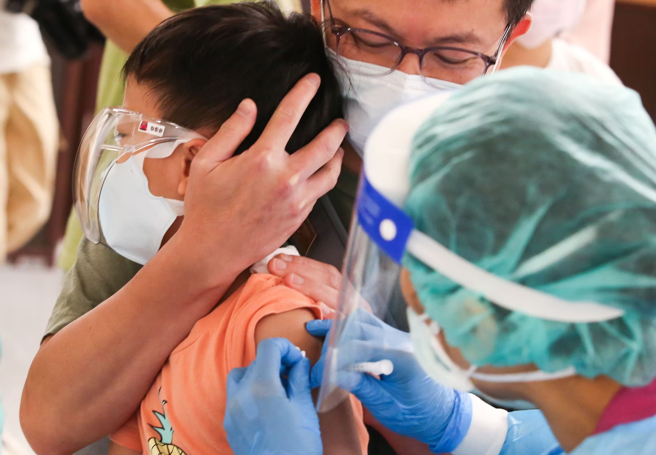 连假恐增新冠感染风险，出现8大重症警示症状尽速就医。（示意图／本报资料照）