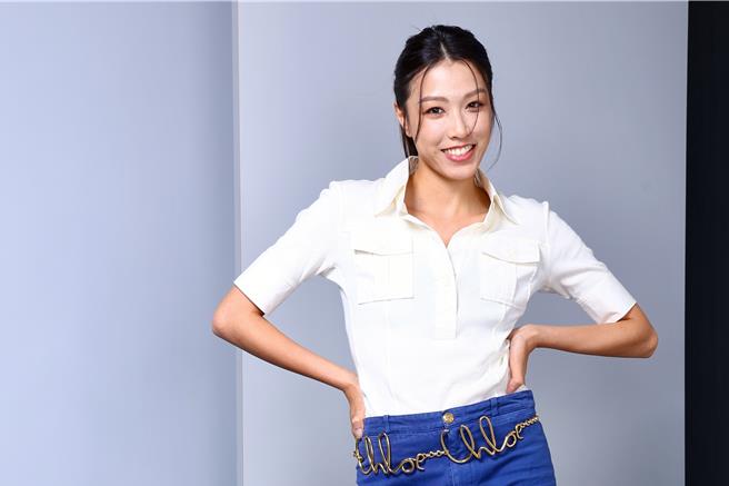 游宇潼不仅外貌出眾，还是名校高材生。（服装提供Chloe）（邓博仁摄）