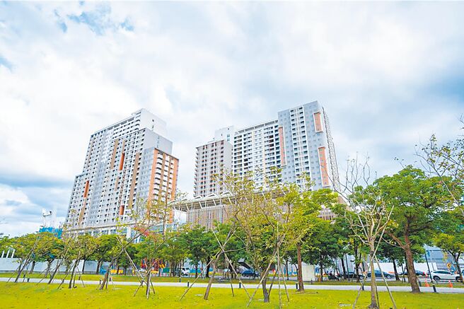 「南港区南港机厂社会住宅1区」租金（含管理费）考量承租者所得状况、负担能力及周边市场行情订定，并依申请人家庭年所得，提供租金分级补贴。（台北市住都中心提供／张珈瑄台北传真）