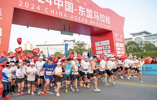 中国与东协双边关系持续升温，日前双边经贸部长共同宣布完成中国─东协自贸区3.0版谈判。（中新社）