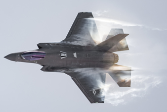 F-35战机可「无人驾驶」 飙升性能洛马曝以1／2成本添6代技术
