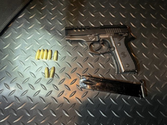 北市毒蟲拒攔查「雙手猛抖」 保大警一聞滿車K味起出槍枝毒品