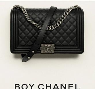 專挑北市信義區夜店行竊！21歲男「伸腳勾走」22萬名牌包