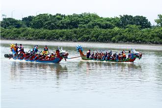 苗栗竹南龍舟大賽登場 40隊800人競逐中港溪
