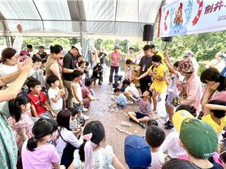 大甲鐵砧山劍井取午時水 吸近千人到訪 限量紀念瓶1小時搶光