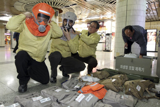 影》首爾地鐵驚現《屍速列車》！男客縱火400人隧道尖叫逃命