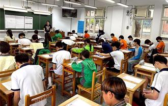 會考剛結束！家長曝「升高中補習班驚人現況」：真的太誇張