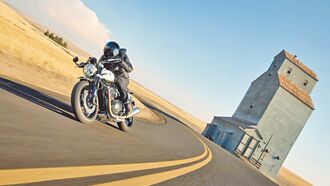 新款重机驾到 义式经典vs.英伦风范