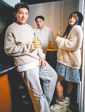 曾靜玟甩歌手光環幫媽賣菜