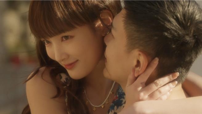 王淨挑戰自編自導自演，坦言完成作品有種當母親的感動。（狗狗與花提供）