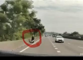 機車阿嬤國道逆向雙載 畫面曝光！網友驚：後座小孩快嚇死