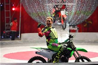 台中后里马场机车特技表演者摔伤　马戏团表演不受影响