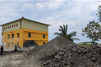 萬丹泥火山噴發泥漿堆成山！農地難耕作 議員曝解方