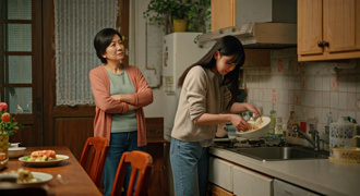 偷倒掉男友媽煮的菜被發現　遭冷回「沒關係！」女子嚇傻