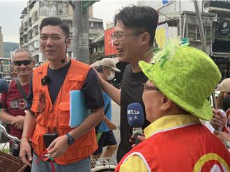 黃國昌助攻罷瑤 送志工粽子吊飾諷「綠色沒人要」