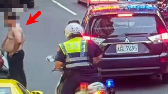 怀疑4000元遭对方偷走！ 2街友马路旁上演「全武行」