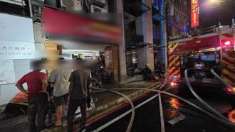 板橋燒烤店突起火冒煙 疑排煙管卡油垢導致