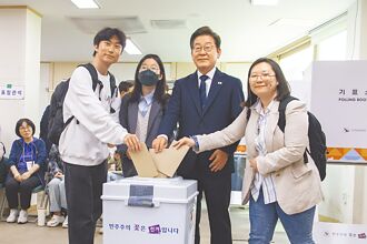 韩大选倒数2天 李在明领先金文洙