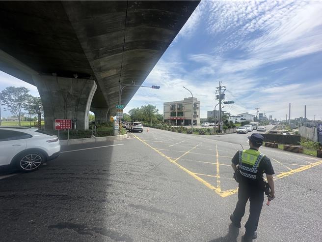 國道5號雪隧最長回堵3.5公里，頭城交流道排隊車潮達2.5公里，宜蘭到頭城平均時速一度「紫爆」，時速不到20公里。（宜蘭縣警察局提供／吳佩蓉宜蘭傳真）