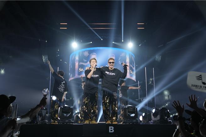 放浪兄弟EXILE在演唱會上宣布完全體回歸重磅消息。（LDH愛夢悅提供）