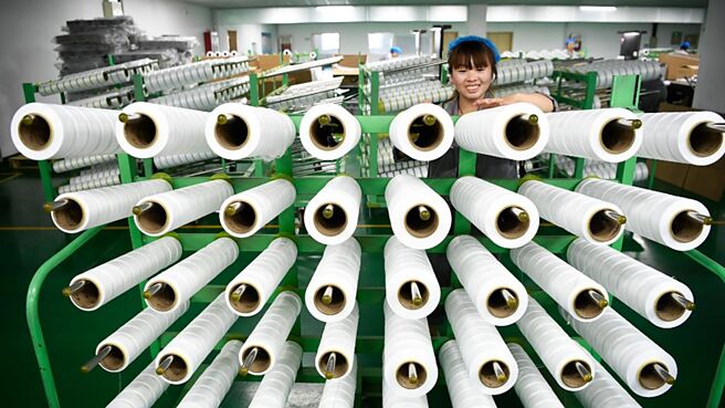 大陆统计局5月31日公布，今年5月份，大陆官方制造业採购经理指数（PMI）为49.5，虽较4月上升0.5个百分点且符合市场预期，但已是连续两个月处于50以下景气收缩区。图／新华社