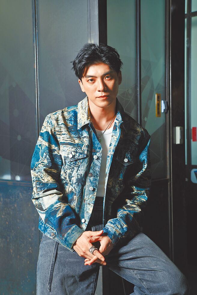 林哲熹近期主持公視《下課花路米》全球暖化系列節目，到北極探討環境議題。（鄧博仁攝）