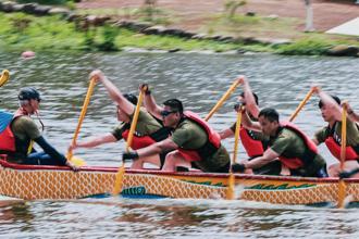 國軍參與龍舟賽戰果豐 合作無間爭榮耀