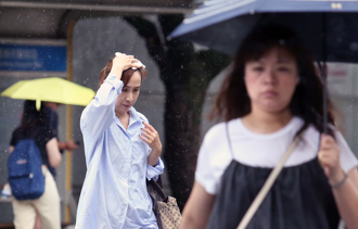 天气》明变天！梅雨锋面扫全台 下周恐有颱风