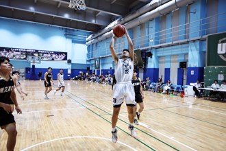 U19籃球聯盟》206公分高中素人 禁區賣高護框