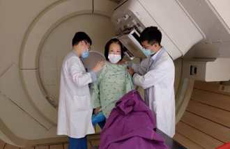 75歲資深女星昔做20次質子治療 遭傳「乳癌復發」本人回應了