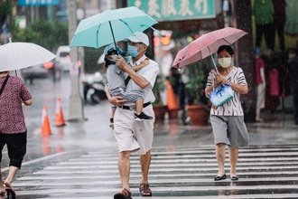 天氣》下班注意！3縣市大雨特報 雨勢下到晚上