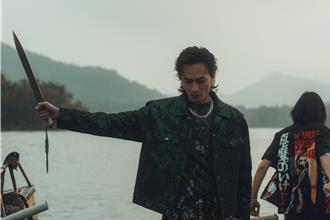 李英宏挑戰一人多角 影集式MV〈東方美人〉掀話題