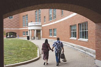 凋零的美国大学城