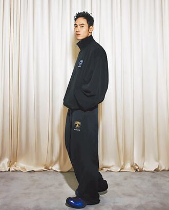 阮經天、葉童秀吸睛鞋包