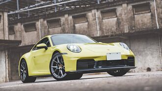 PORSCHE 911 Carrera 减少排废稳定飙速