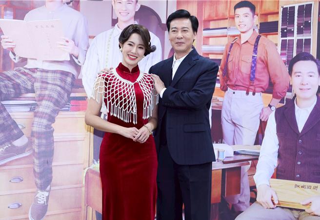 黃瑄車禍受傷手術後首露面，與尹昭德一起出席台視新8檔《寶島西米樂》新戲首映會。（陳俊吉攝）