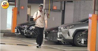 直擊》爆閃兵後登台演出…陳大天深夜「開車跟曾國城進豪宅」